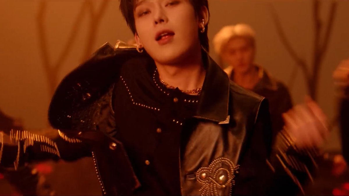 filmksw's tweet image. KIM SUNOO IS SO COOL FOR THIS