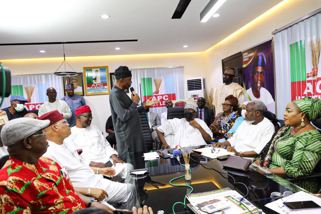 TodayNow13's tweet photo. Rotimi Amaechi in Lagos with Lagos delegates
#Forwardwithcourage
@ChibuikeAmaechi
@ndukwe_oby 
@ObyNdukwe1 22212563841
@abati1990 
@officialABAT https://t.co/kQg2cVTxKS