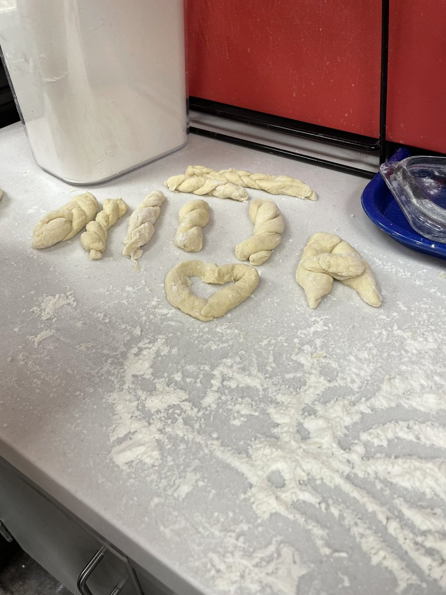 CiaThs's tweet photo. Pretzel Day in Culinary Essentials! @ISDSchools #FACS #THSFACS https://t.co/SSpyGTJP2s
