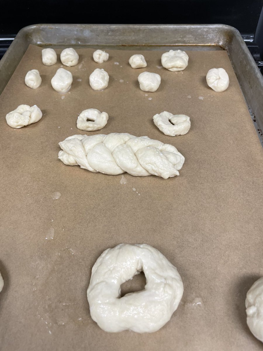 CiaThs's tweet photo. Pretzel Day in Culinary Essentials! @ISDSchools #FACS #THSFACS https://t.co/SSpyGTJP2s
