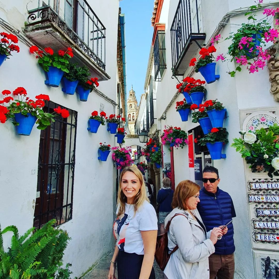 Travel Director Tina enjoying the beautiful colours of Cordoba in #Spain! Can you spot the Mosque-Cathedral of #Córdoba at the back? 🥰
📸: [IG] tina_insight