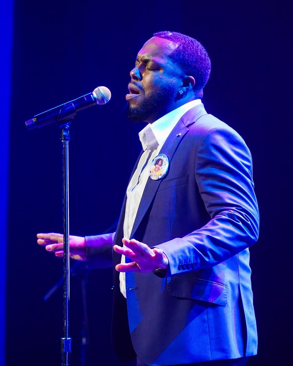 trav_soulsinger's tweet photo. Opened for the legendary and iconic Morris Day & The Time at @MotorCityCasino #SoundBoardDetroit An experience of a lifetime! To God be the glory!
#7StoneManagement #MotorCityCasinoHotel #DetroitMusic #DetroitArtist https://t.co/gpYdXXZeXi