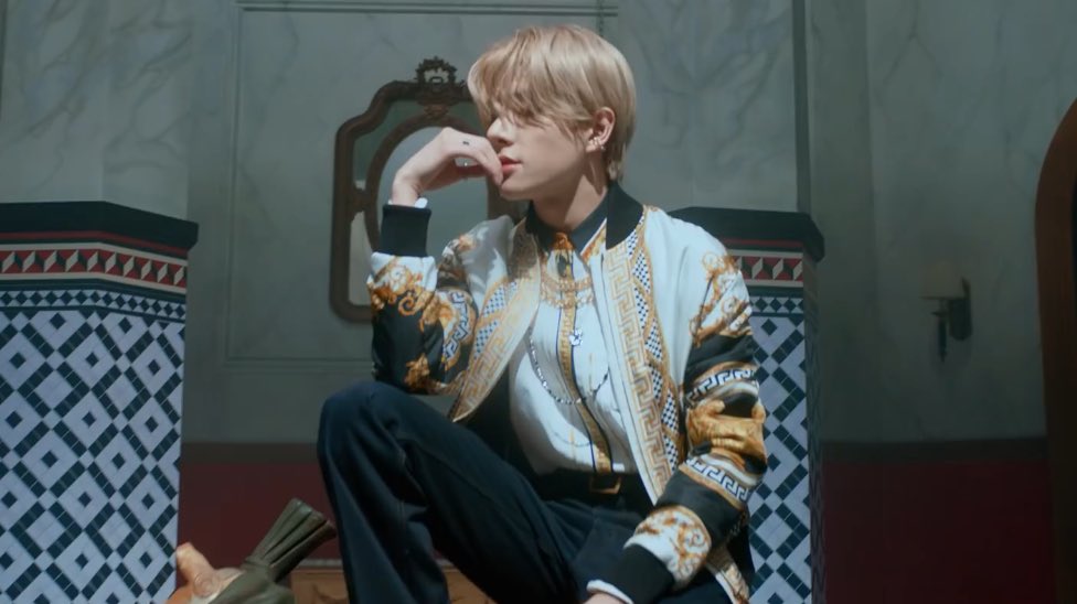 1115things's tweet photo. your highness 🔥 #ENHYPEN_JAKE https://t.co/N8ZXXilSgo