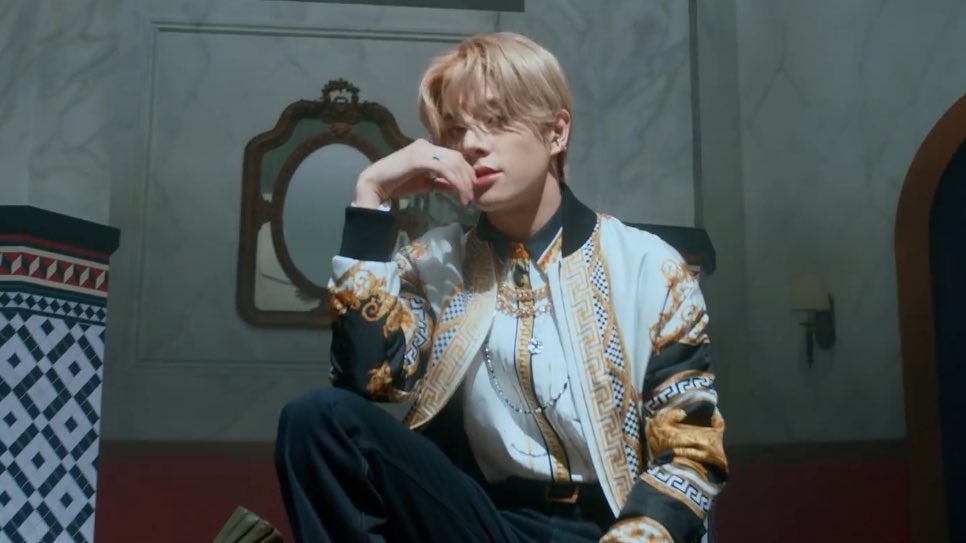 1115things's tweet photo. your highness 🔥 #ENHYPEN_JAKE https://t.co/N8ZXXilSgo