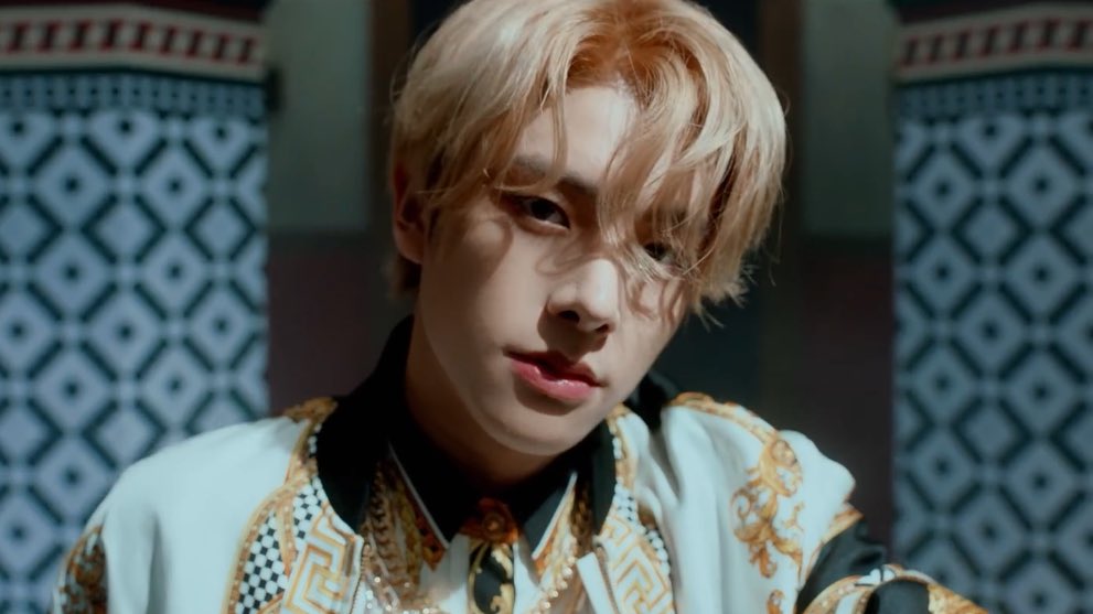 1115things's tweet photo. your highness 🔥 #ENHYPEN_JAKE https://t.co/N8ZXXilSgo