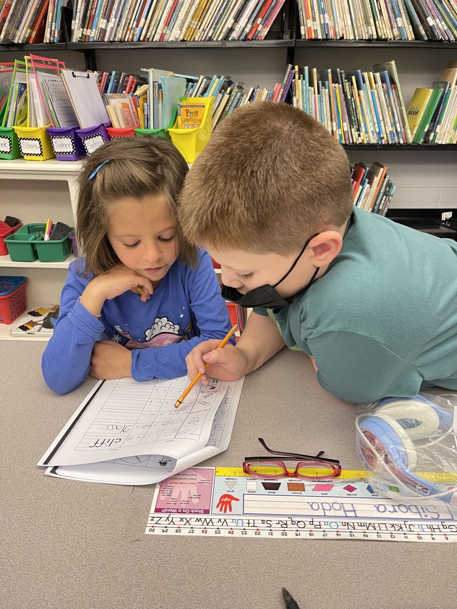 doyle_school's tweet photo. They say that you've learned it if you could teach it, right? Well, I guess Ms. V's students have learned it! #DoyleSchool #PeerConferences #Collaboration https://t.co/vPdIWyBTB9