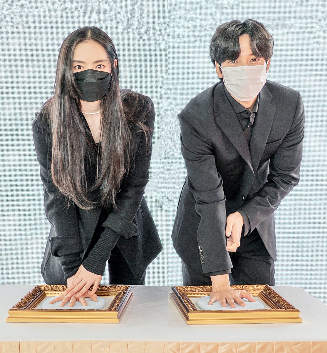대충 앱에서 이어 붙이고 뒤에 글자 지웠는데 ㅋㅋㅋㅋㅋ 원미호가 더 쎄보여 ㅋㅋㅋㅋㅋ 둘 다 귀엽네 ㅋㅋㅋㅋㅋ