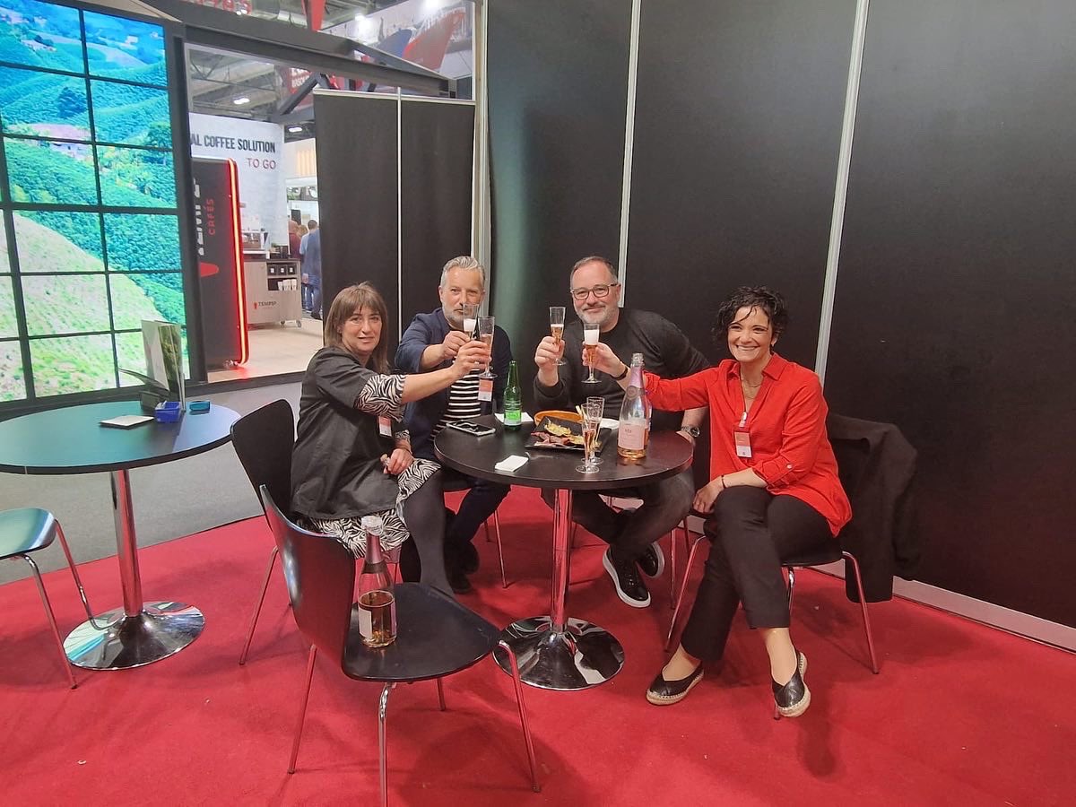 vehortu's tweet photo. #35SG🥂 BRINDAMOS CON TOD@S VOSOTR@S POR EL GRAN ÉXITO COSECHADO ESTOS DÍAS, ¡GRACIAS POR VUESTRA ACOGIDA! 💚 
#SalónGourmets 
#Vehortu @GrupoGourmets https://t.co/DKrwwCk9bK