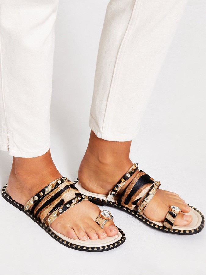 #New Arrival RRP £42 Shush £12 (Sizes 2 to 7) Ex- Store #Zebra Print Embellished Loop Sandals. #Click to order bit.ly/3xXrmi2 Available for Delivery or Free Click &amp; Collect

#HighStreet #Fashion #Summer #Spring #Sandals #Footwear #Discount #Brands