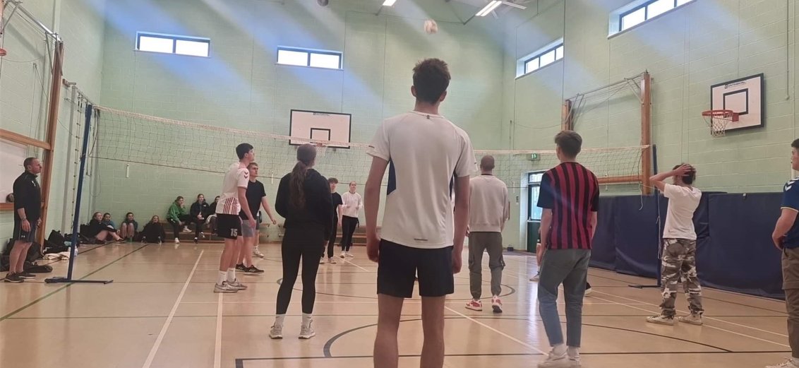 It was lovely to welcome Danish students and staff from Tonder Gymnasium School this week. They enjoyed playing some 'competitive' sport with our Sixth Form students. Many thanks to @MuseumAthelstan and Malmesbury Council for leading their town tour.