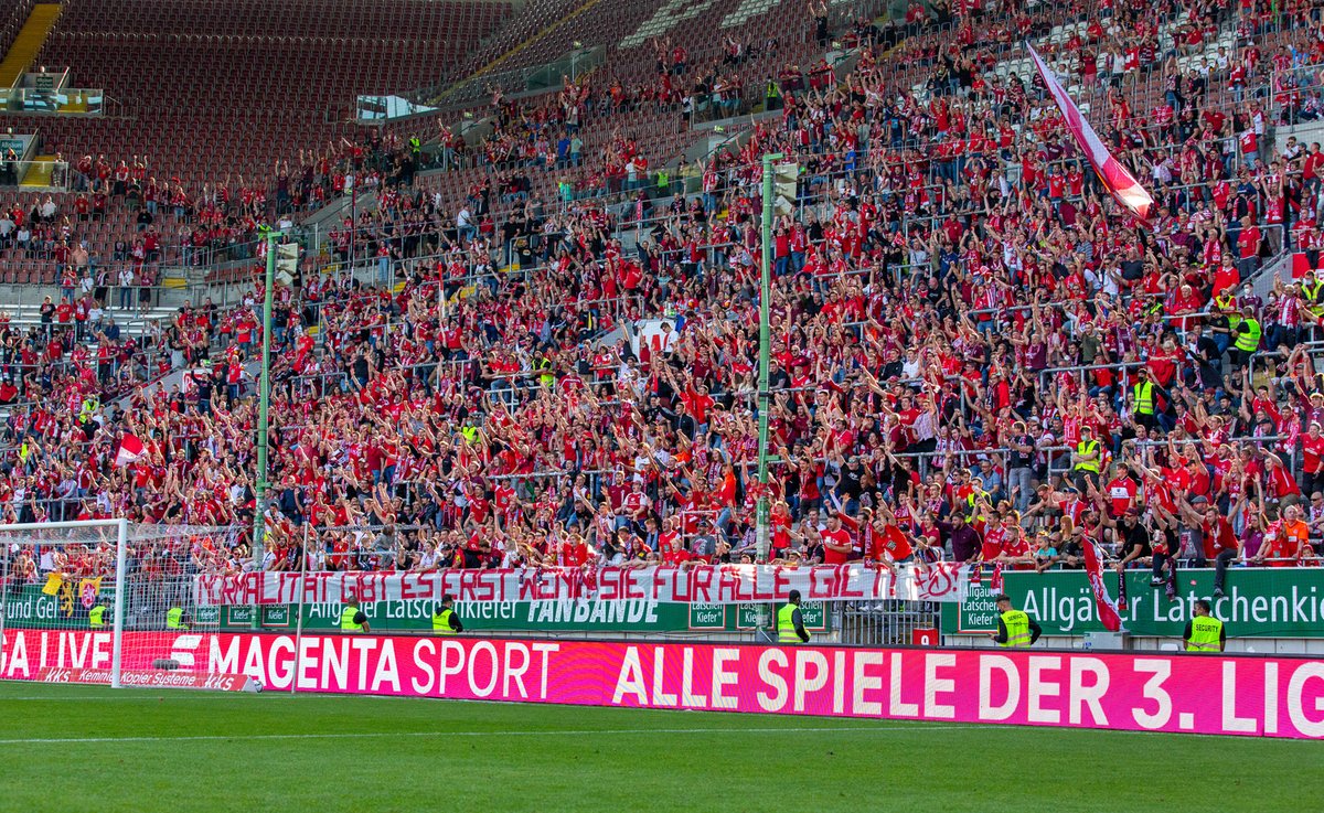 Letzte Chance 📣 In unserem Onlineshop sind noch wenige Tickets für das Heimspiel gegen Borussia Dortmund II verfügbar. Macht den #Betze voll zum letzten Ligaheimspiel! 👉 shop.fck.de