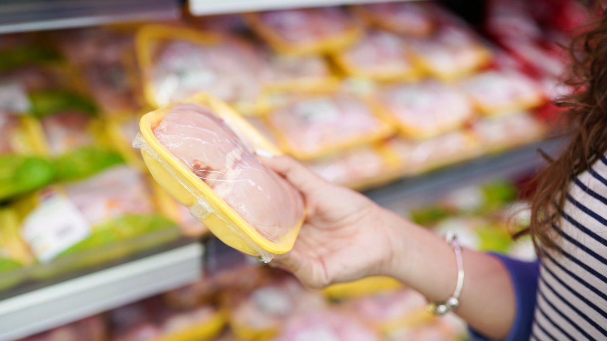 Did you know that food production is a major contributor to greenhouse gas emissions? Over 30% of food is lost or wasted⚠️#StopFoodWasteDay 

Cooling fresh foods in the processing stages of production is key to eliminating bacteria, extending shelf life and reducing food waste.