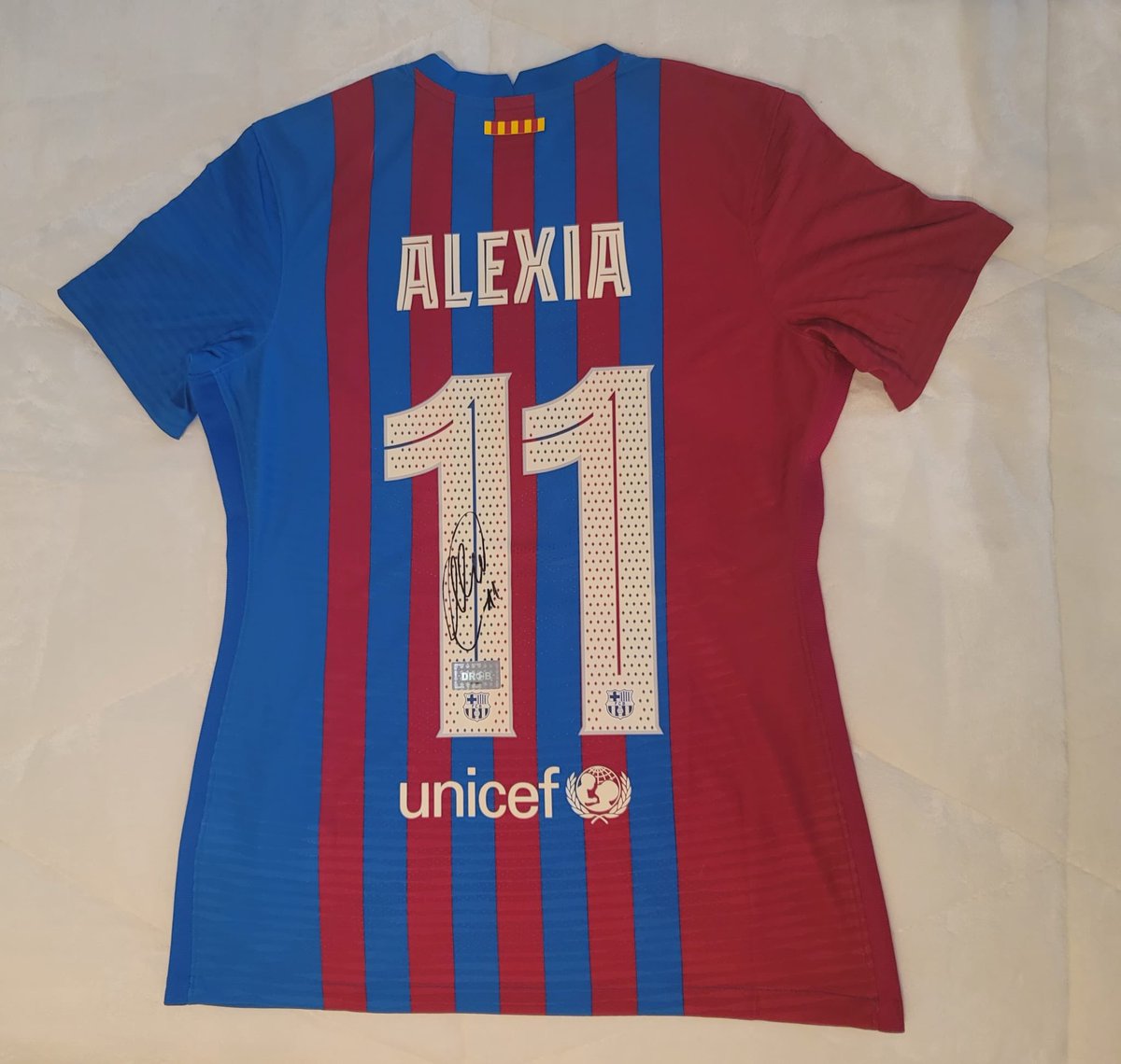 INIE8TAZO's tweet photo. 🔵 SORTEO DE CAMISETA FIRMADA POR 𝗔𝗟𝗘𝗫𝗜𝗔 𝗣𝗨𝗧𝗘𝗟𝗟𝗔𝗦 🔴

Para participar: 

✔️ Dar RT a este tweet 
✔️ Seguir a @DamianDROB y @TeamDROBok 
✔️ Seguir a @INIE8TAZO 

Ganad@r el 5 de mayo 👏🏻

Mucha suerte 🍀🎁 https://t.co/ohdxluh8lw