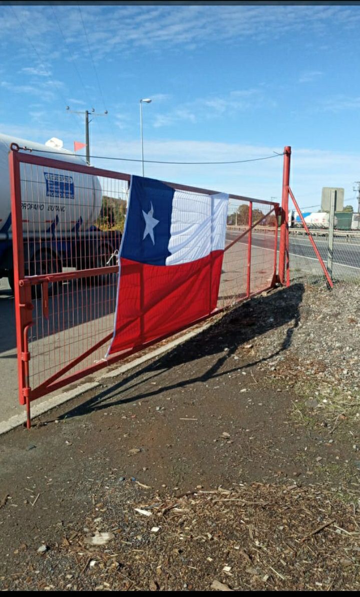 reltvnoticias's tweet photo. #LOSANGELESCHILE ESPERANDO LA CARAVANA #PAROSIGUE https://t.co/NqFdwyRWor