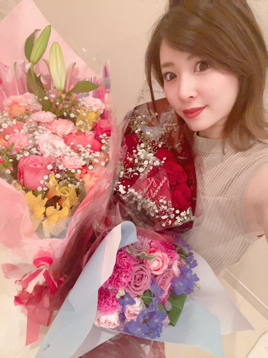 Reikaa0519's tweet photo. 本日卒業💐致しました!!🌸
忙しい中来てくださった方々
店舗様、女の子達たくさんのプレゼントありがとうございました!!😭

最後は最高な仲間に
お疲れ様会開いてもらい感激爆笑しました!!

14年間色々ありましたが最高でした🙇🏼‍♀️
皆様、本当に本当に
ありがとうございました！🙏🏼

2022.04.28 橘 麗華 https://t.co/cXxhnO8dRk