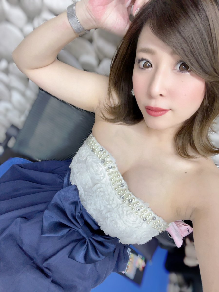 Reikaa0519's tweet photo. 本日卒業💐致しました!!🌸
忙しい中来てくださった方々
店舗様、女の子達たくさんのプレゼントありがとうございました!!😭

最後は最高な仲間に
お疲れ様会開いてもらい感激爆笑しました!!

14年間色々ありましたが最高でした🙇🏼‍♀️
皆様、本当に本当に
ありがとうございました！🙏🏼

2022.04.28 橘 麗華 https://t.co/cXxhnO8dRk