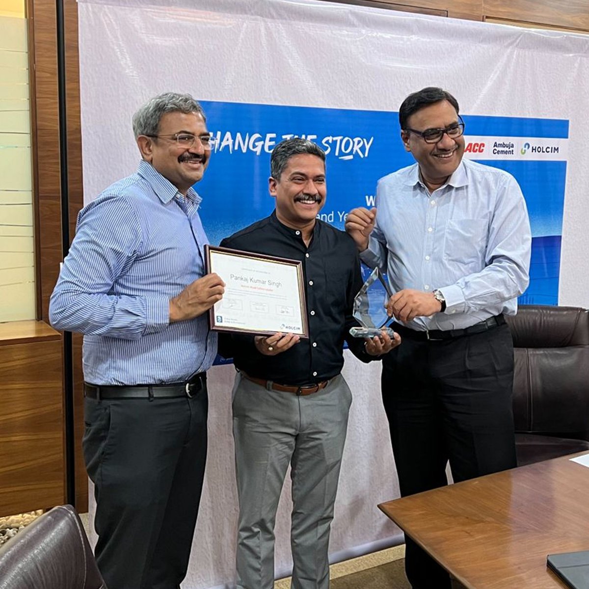 Holcim's tweet image. On this World Day for Safety and Health at Work, we are proud to see Holcim India being recognized for efforts in road safety and taking home the ‘Holcim Road Safety Leader 2021’ award. 

@ACCLimited @AmbujaCementACL #SHWDay #BuildSmarter #WorkSafety #BuildersOfProgress