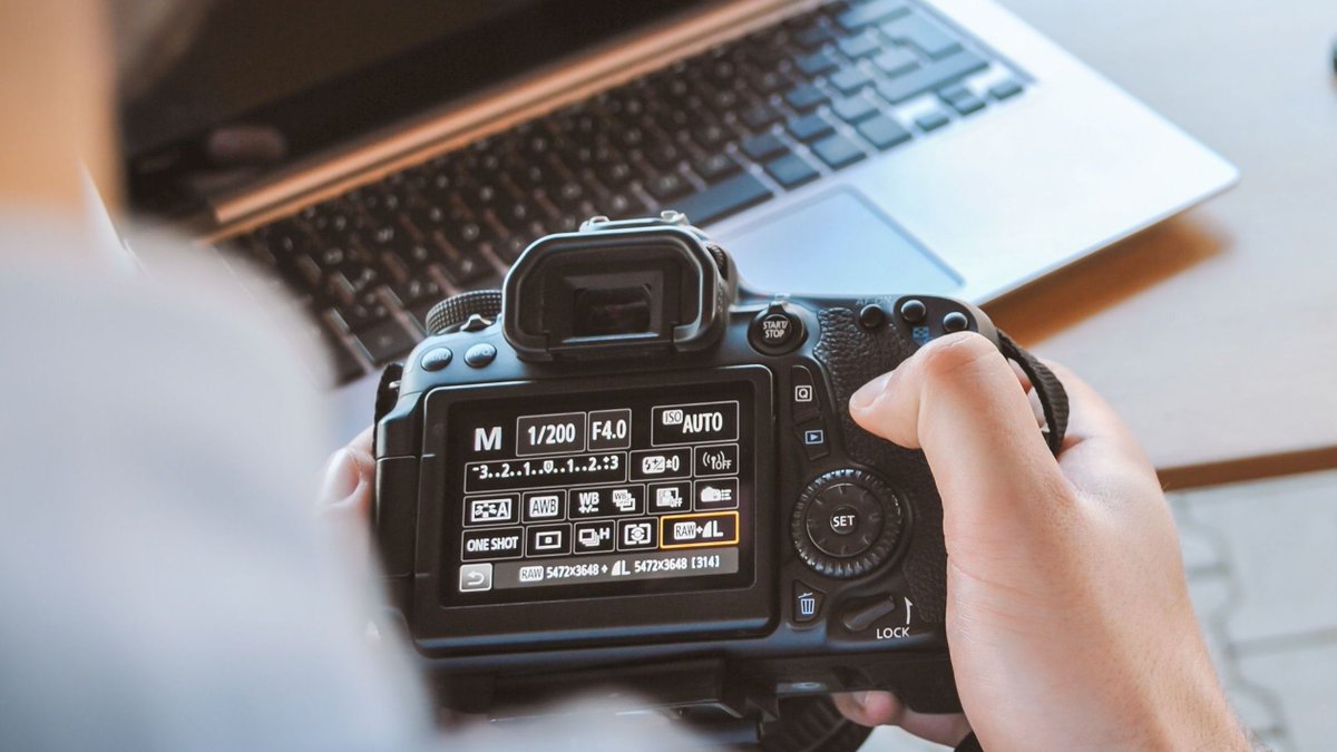 vhserlangen's tweet photo. Affinity Photo - Bildbearbeitung (Wochenendseminar)
Am 14./15. Mai haben Sie die Möglichkeit, das preisgünstige Programm zur professionellen Bildbearbeitung kennenzulernen.
Anmeldung und Informationen
https://t.co/UDiu6nxkDK
Foto: ©unsplash https://t.co/u8dK6hCFQX