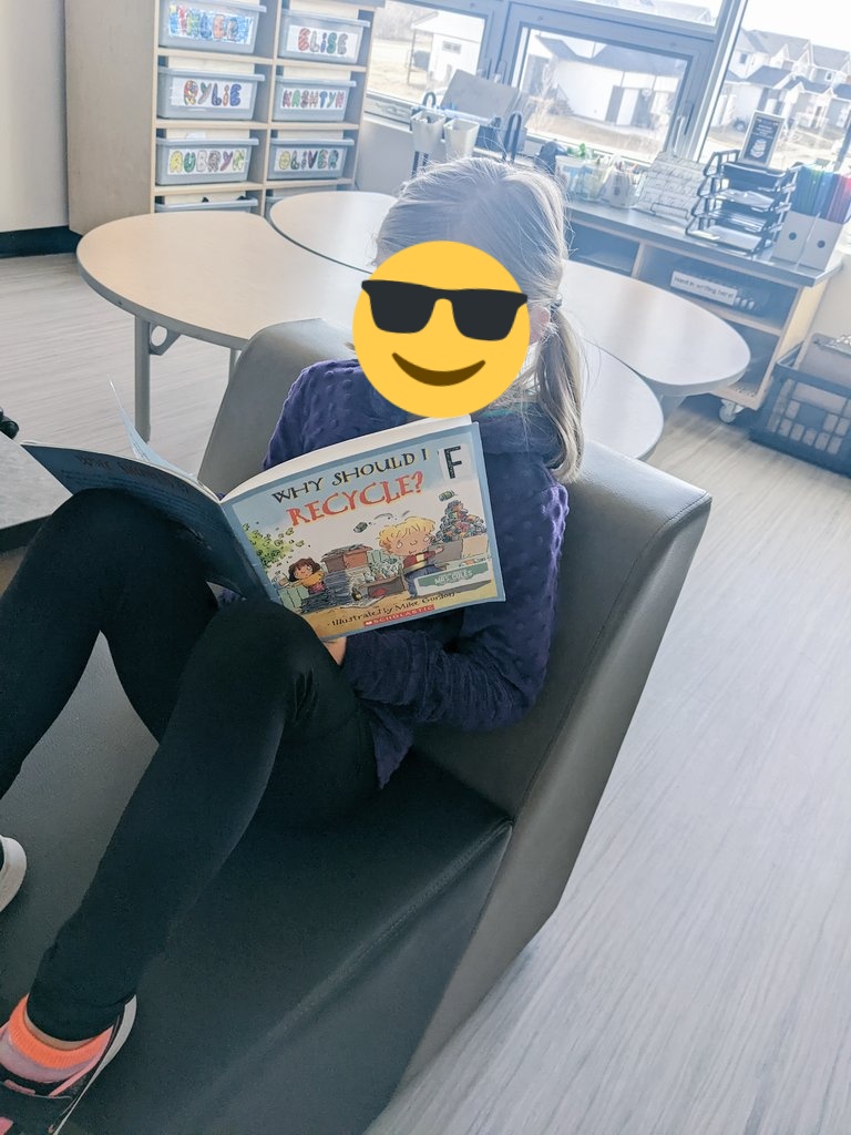 Morning choice time today. Writing, reading, Math games, plus there are kids colouring, drawing, and building with STEAM toys. It's just the best way to begin our days together. ❤️ <a href="/lakevistaschool/">Lake Vista School</a>