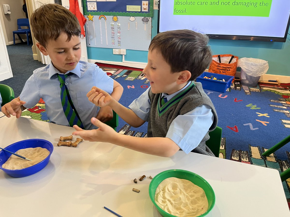 RPPS_LowerS's tweet photo. As a hook for our new #RPPSHistory topic, we re-enacted Mary Anning’s fossil discoveries #lookwhatIfound #practicalHistory https://t.co/1yqHBLMJJa