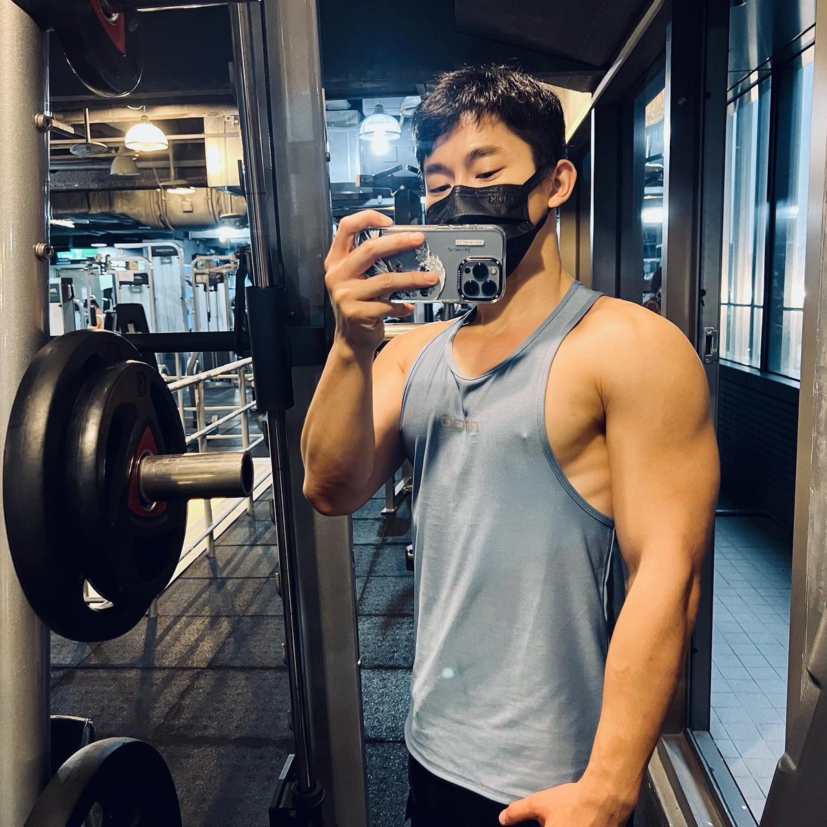 先放狠話
萬一，有人去騷擾他
或是在作亂說些幹話，我就刪了所有文，對我來說社群可有可無，有沒有粉絲對我一點都不重要，沒有任何人事物可以跟他比就是 （先烙話