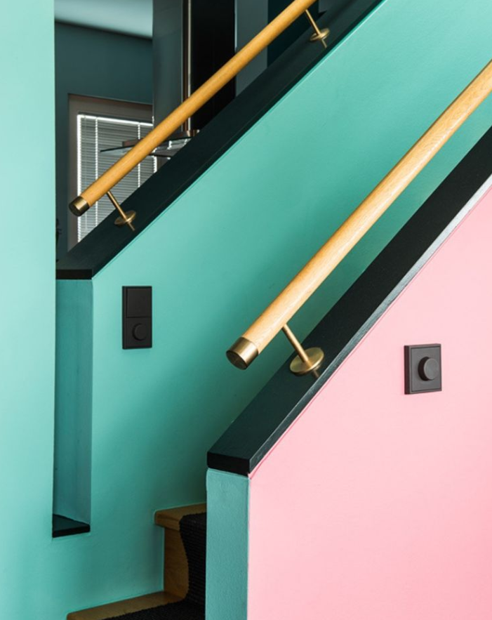 JUNGLONDON's tweet photo. Unusual colour combination but it's a match with LS 990 in LC 4320E noir d'ivoire 💚 🌸
📸 Wolfgang Stahr
📐 Gisbert Pöppler
@LC_LeCorbusier
#colornetwork #colors #interiordesign #interior #knx #lescorbusier #madeingermany #smarthome #smartliving #architecture https://t.co/UKyiiFJZmi