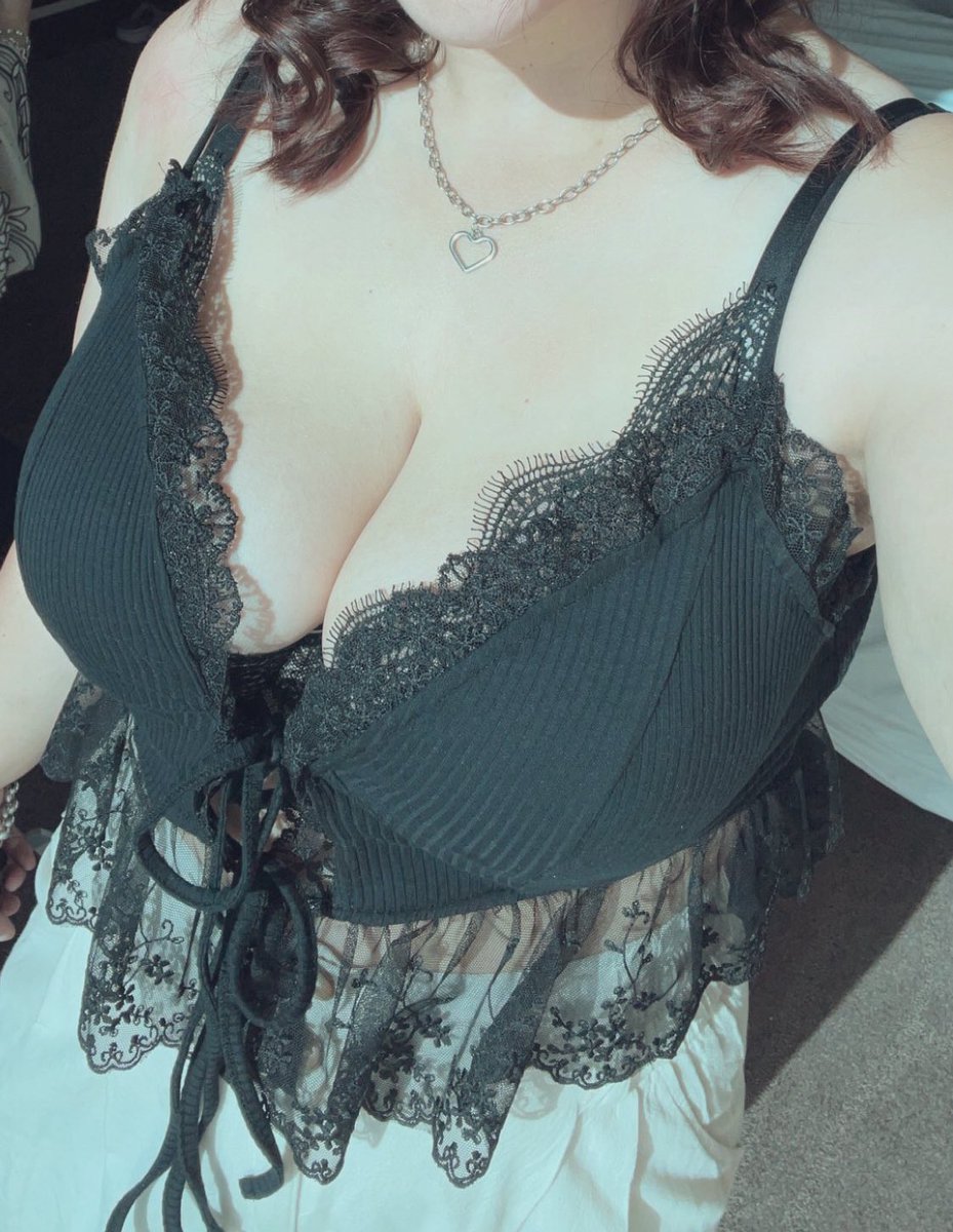 misswinda6's tweet photo. Hot mom nih bos, senggol dong 🤣🤣 https://t.co/NUPgjhbYIQ