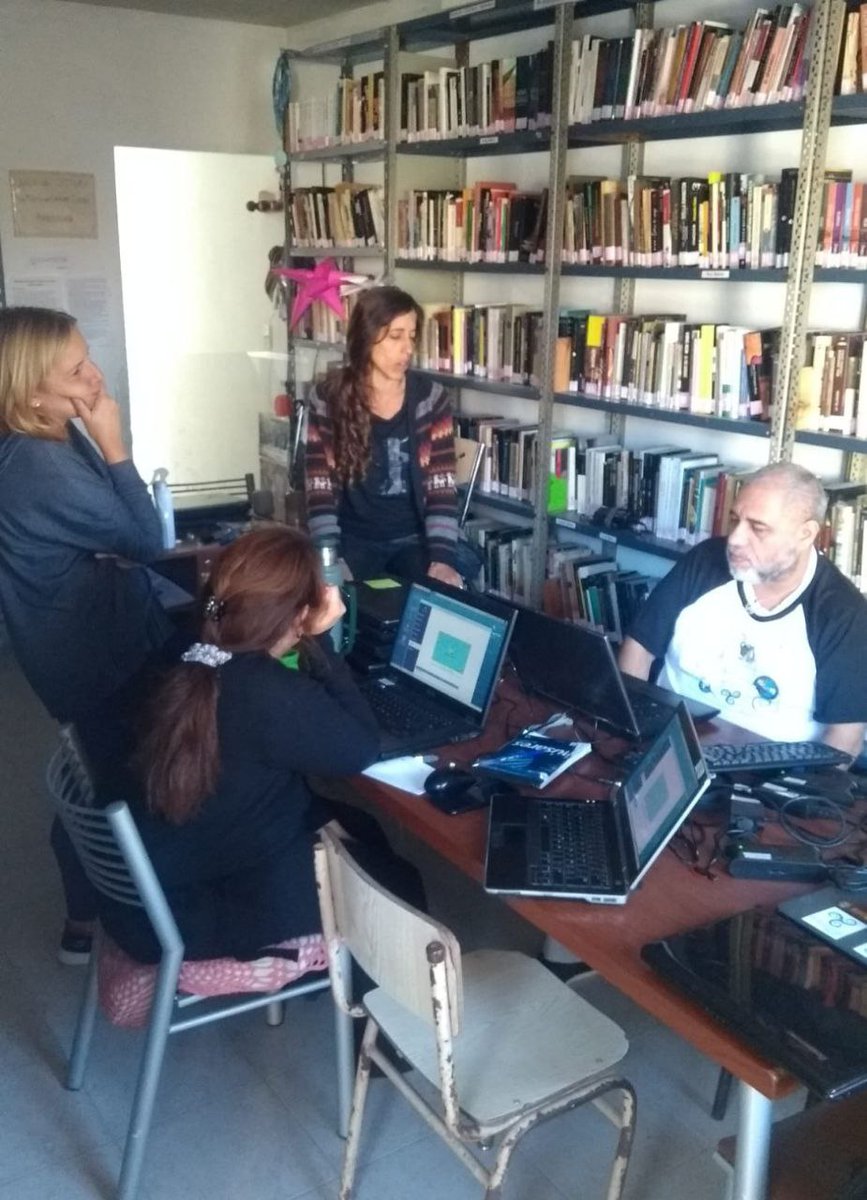EscuelaLibreUNQ's tweet photo. En el marco del #FLISoL, estuvimos poniendo a punto un conjunto de computadoras de la Biblioteca Túpac Amaru, instalándole @HuayraLinux 5.

Nos quedaron muchas ganas de seguir articulando con les amigues del Club de Software libre.

Nota y más fotos: https://t.co/yChBEJqdQi https://t.co/Ci3cHCSXTE