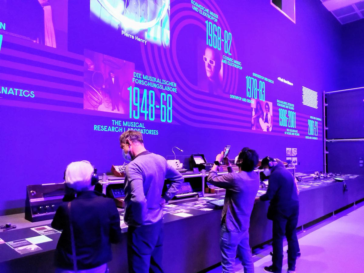 d4meyer's tweet photo. War heute im Düsseldorfer @Kunstpalast, dort gibt es eine Ausstellung zum Thema „Electro: Von Kraftwerk bis Techno“. Sehr zu empfehlen – und völlig andere Liga als das neu eröffnete #MOMEM in Frankfurt. Noch bis zum 15.05.22 zu besichtigen. Mehr Infos via https://t.co/18w2tGzfOB https://t.co/EyhuFaKKdS