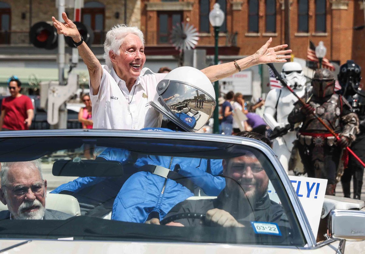 Headliner Awards tweet media