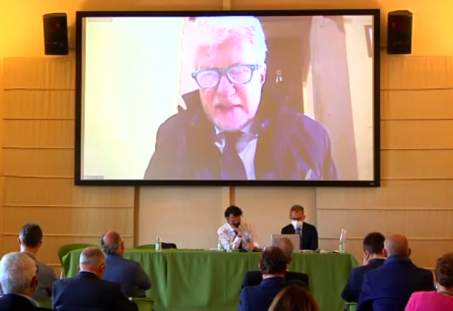 AnciToscana's tweet photo. #AssembleaAnciToscana 
Gli interventi del Sindaco di Arezzo Alessandro Ghinelli
e del Sindaco di Poggio a Caiano Francesco Puggelli
@sindacoghinelli @frapuggelli @MattBiff @simonegheri @regionetoscana @comuni_anci https://t.co/LjKK76i4WZ