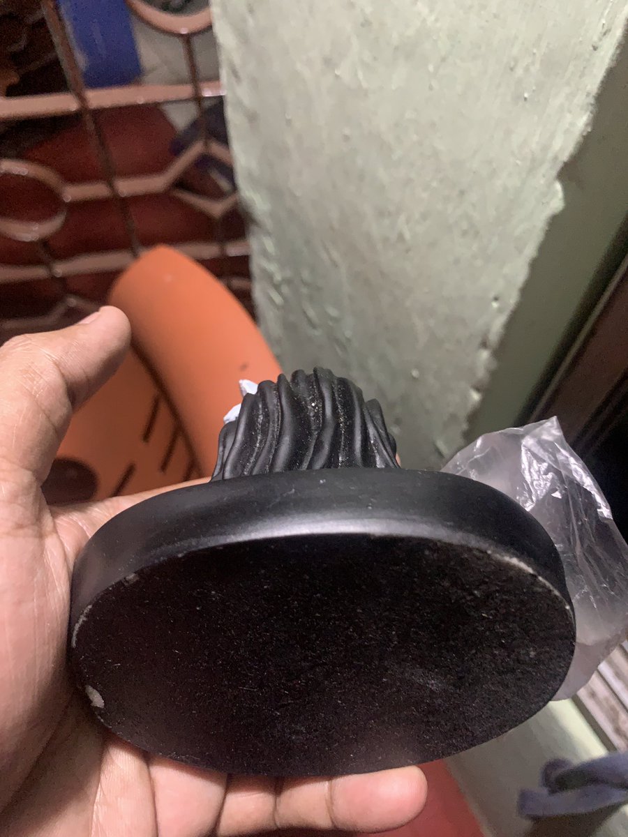 YouAceDee's tweet photo. A Small Thread 🧵.                       I m a Flipkart Plus member and I placed an order on Flipkart for a product on 14th April 2022. However, I did not find it suitable as it does not have 3M sticker behind it and wanted to return it and get the paid amount refunded to my bank https://t.co/ldNbQyudde