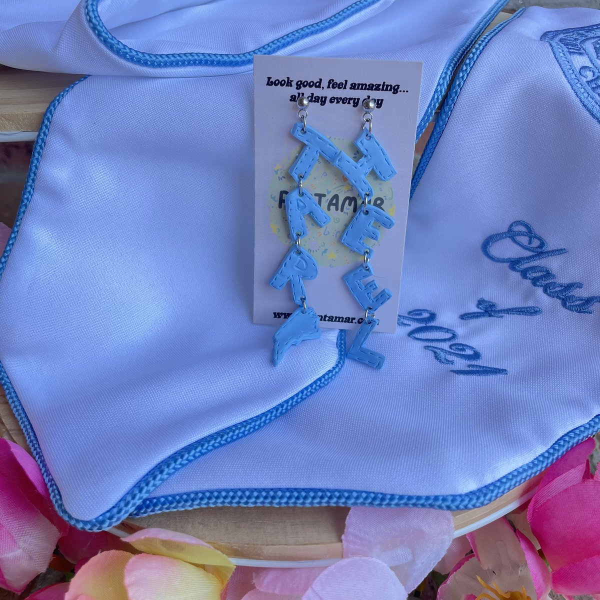 pintamar_'s tweet photo. earring release is tonight at 8:22 pm🦋

Orders ship out tomorrow, I’ll be out of town Sat-Sun so I recommend placing your order tonight if you need them this upcoming week 🤍🤍🤍 https://t.co/rGYP1i0J60