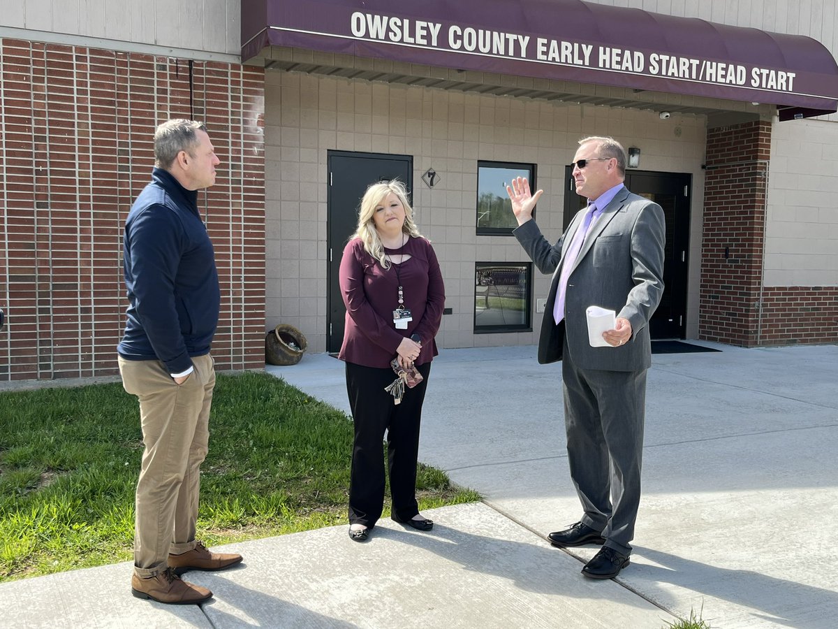 tkonz's tweet photo. Excited to be in Booneville visiting @OwsleySchools with @KYCommishGlass today! We are touring the Early Head Start and Head Start classrooms now. #KyEd #UnitedWeLearnKY https://t.co/zGkvwbR67z