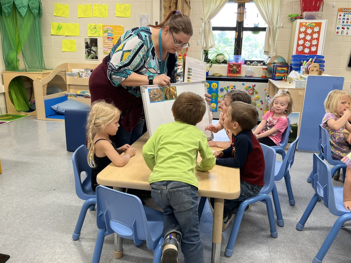 tkonz's tweet photo. Excited to be in Booneville visiting @OwsleySchools with @KYCommishGlass today! We are touring the Early Head Start and Head Start classrooms now. #KyEd #UnitedWeLearnKY https://t.co/zGkvwbR67z