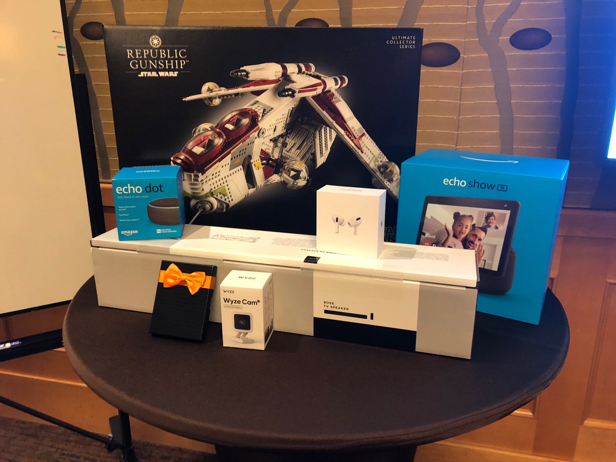 MyVMUG's tweet photo. Exciting giveaways today at the #SeattleVMUG UserCon! https://t.co/TtZysv4RdI