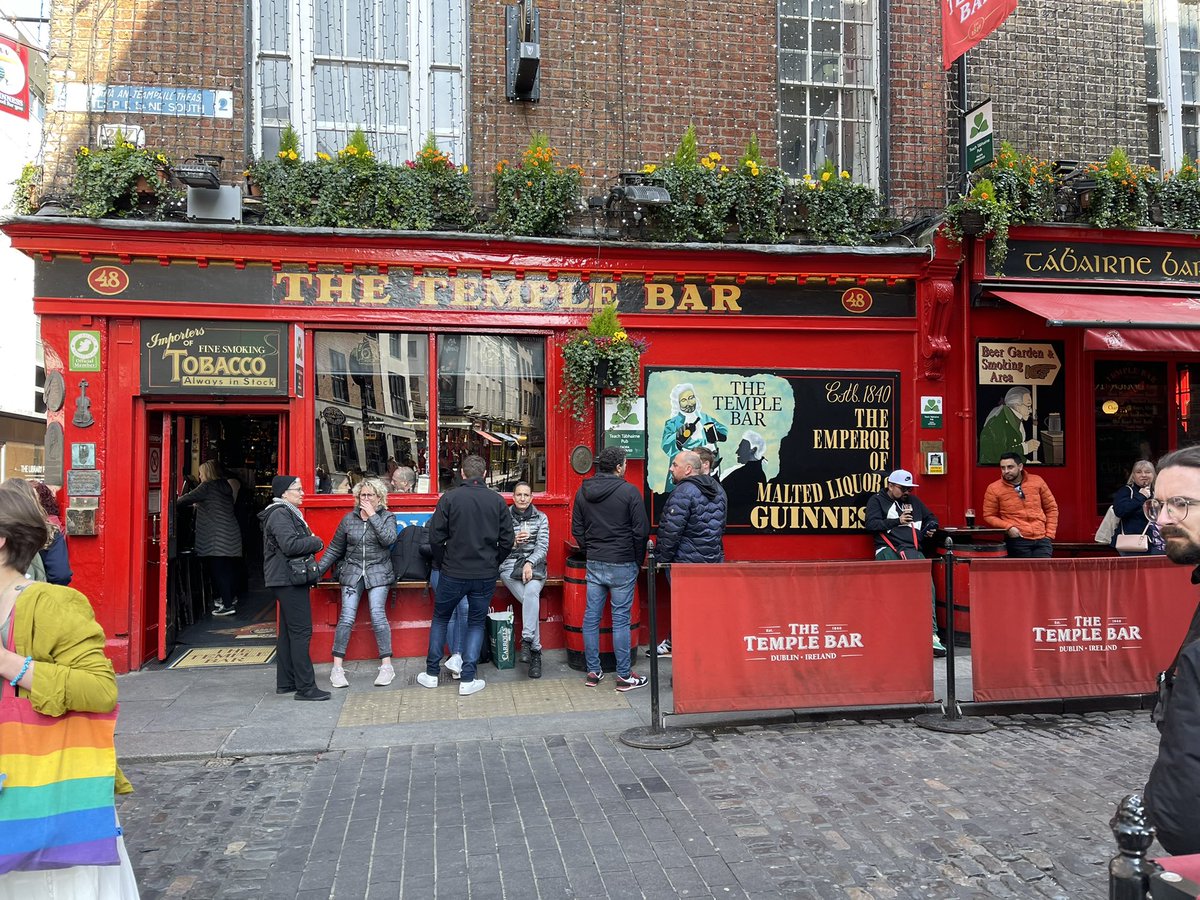 LarderCotswold's tweet photo. #dublinwatch #punchestownpints this could be the end ๐ made it to the promised land , i cannot guarantee what will be posted for the rest of the evening ๐ #foundaseat #dublin #stillnocake https://t.co/JOMvYN0bkM
