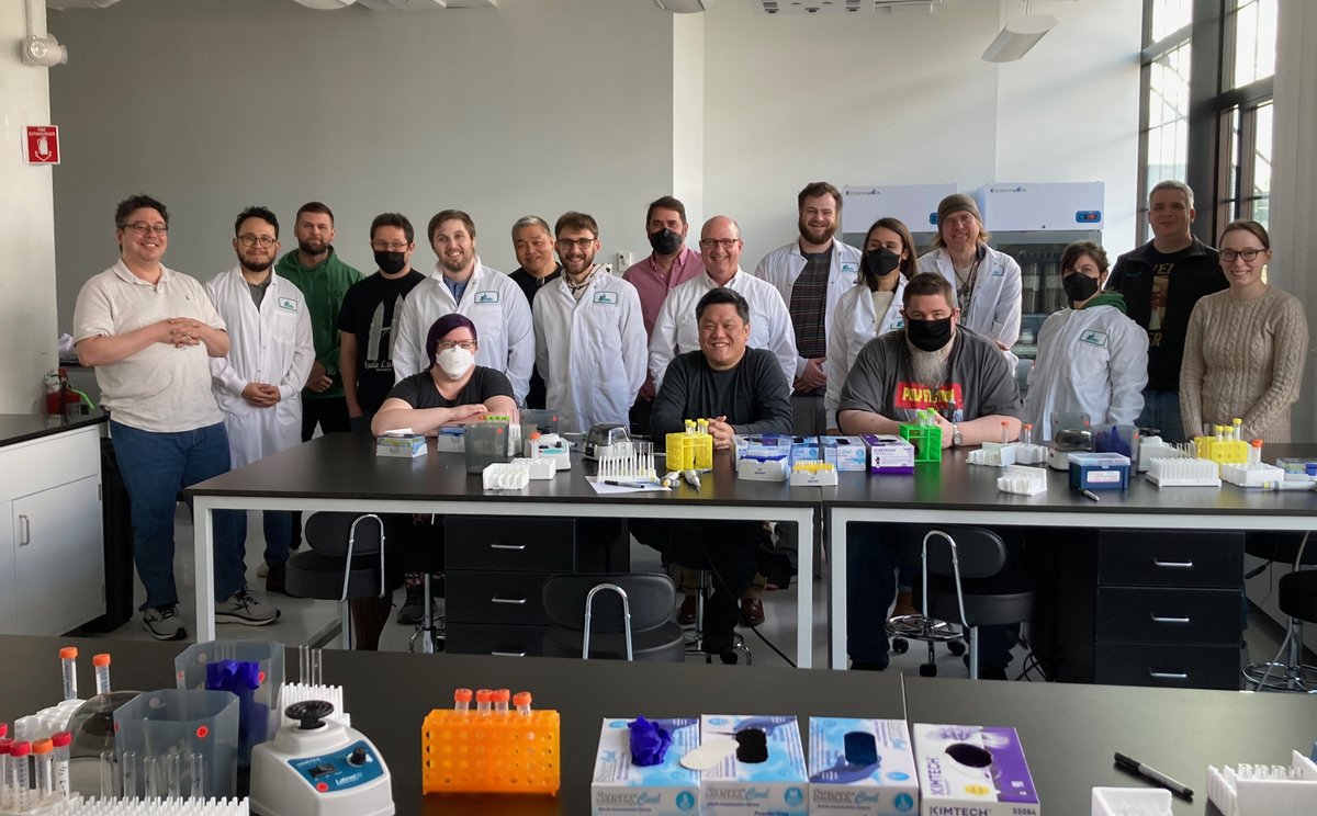 SystemsSally's tweet photo. Look at the @Ginkgo digital tech teams who spent the last 5 days in our #BioBuilder Learning Lab getting up to speed on strain engineering. Their coding superpowers now include programming cells with #DNA. #crosstraining #upskillng https://t.co/5czDNhtgRo