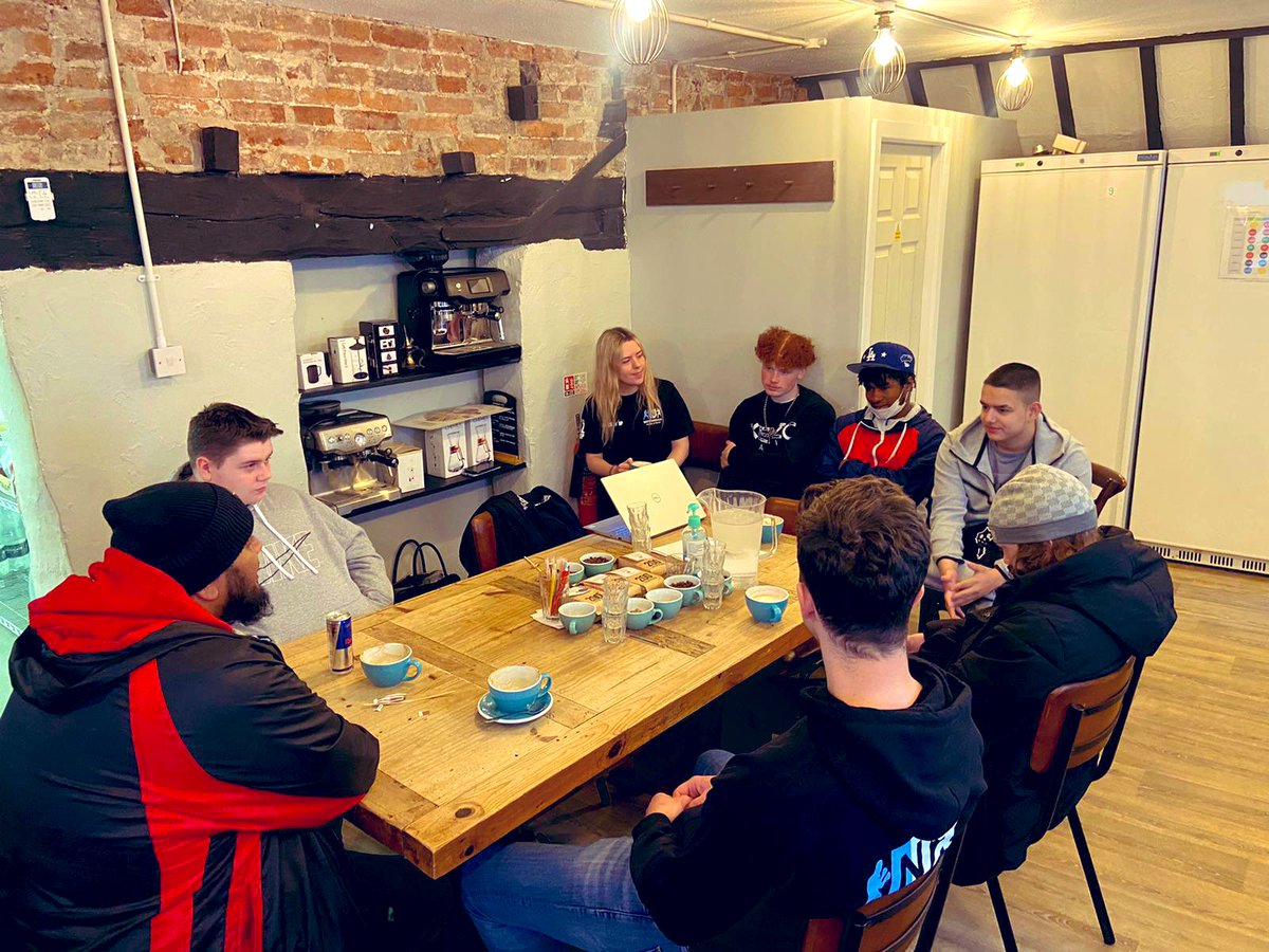 SwitchUpNotts's tweet photo. We are delighted to have started our project in Parnership with @200Degs 
Young people will receive skills in teamwork, leadership &amp; communication, as well as completing a qualification in Barista training which could lead to #employment.  Huge thanks to Alex &amp; Team @200Degs ☕️ https://t.co/qzc0KQeO1A