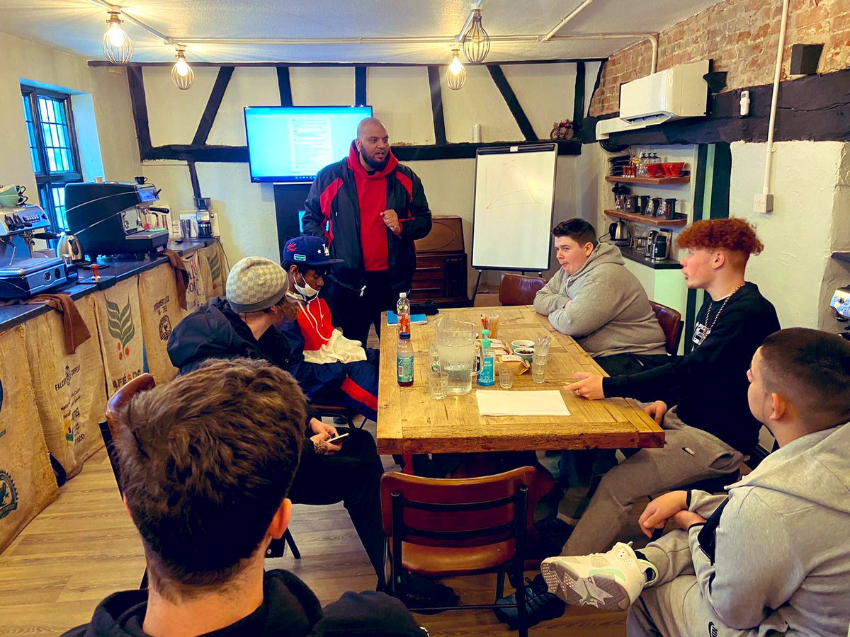 SwitchUpNotts's tweet photo. We are delighted to have started our project in Parnership with @200Degs 
Young people will receive skills in teamwork, leadership &amp; communication, as well as completing a qualification in Barista training which could lead to #employment.  Huge thanks to Alex &amp; Team @200Degs ☕️ https://t.co/qzc0KQeO1A