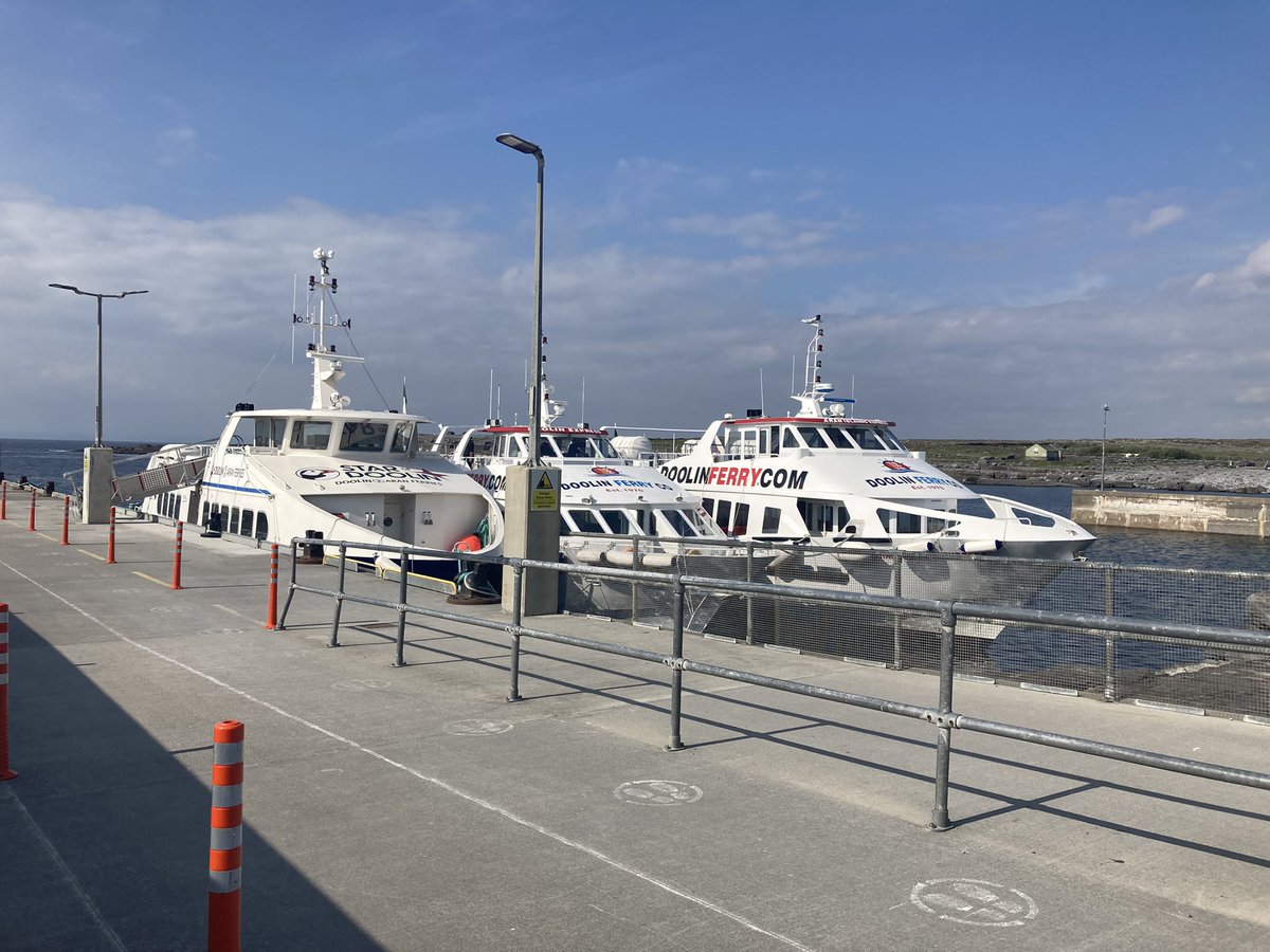 TinaODwyer's tweet image. Lucky enough to be able to bring work outside today. The beautiful outdoors can really help the work process. Yet I’ve come to think of them as either/or - either at work or outside. #OfficeMindset Need to remember to do this more often! #workoutdoors