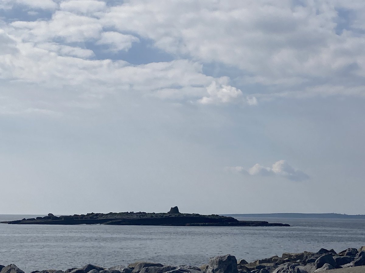 TinaODwyer's tweet image. Lucky enough to be able to bring work outside today. The beautiful outdoors can really help the work process. Yet I’ve come to think of them as either/or - either at work or outside. #OfficeMindset Need to remember to do this more often! #workoutdoors