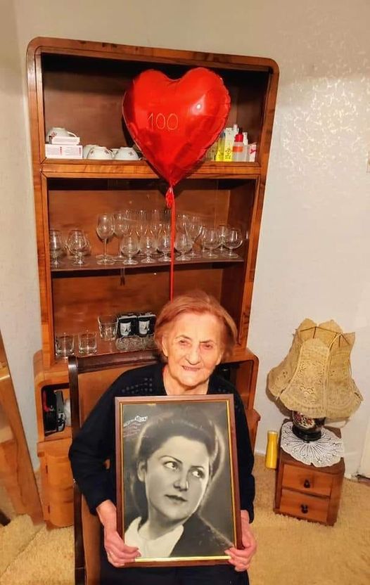 Nešto lepo za današnji tmurni dan. Naša sugrađanka, Nikolka Stojković, rođena 27.aprila 1922.godine u sokaku Dušanove ulice, proslavila je juče stoti rođendan. Čestitamo dragoj Nišlijki jubilarnih 100 uz želju da je dobro zdravlje, sreća i mladalački duh ne napuštaju i nadalje ❤