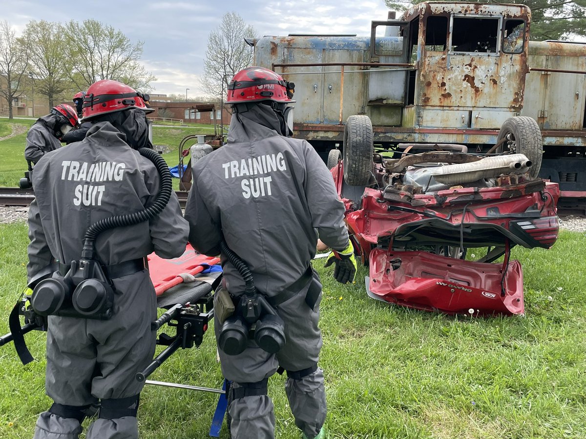 46MPCMD_TF46's tweet photo. Ready, set, go! CBRN exercises begin today as the units conduct search and rescue along with mass decontamination lanes. #realtraining requires  @USArmyReserve and @USNationalGuard units  #workingtogether to hone the necessary skills and proficiencies to be ready for anything. https://t.co/7D0i0ZivfI