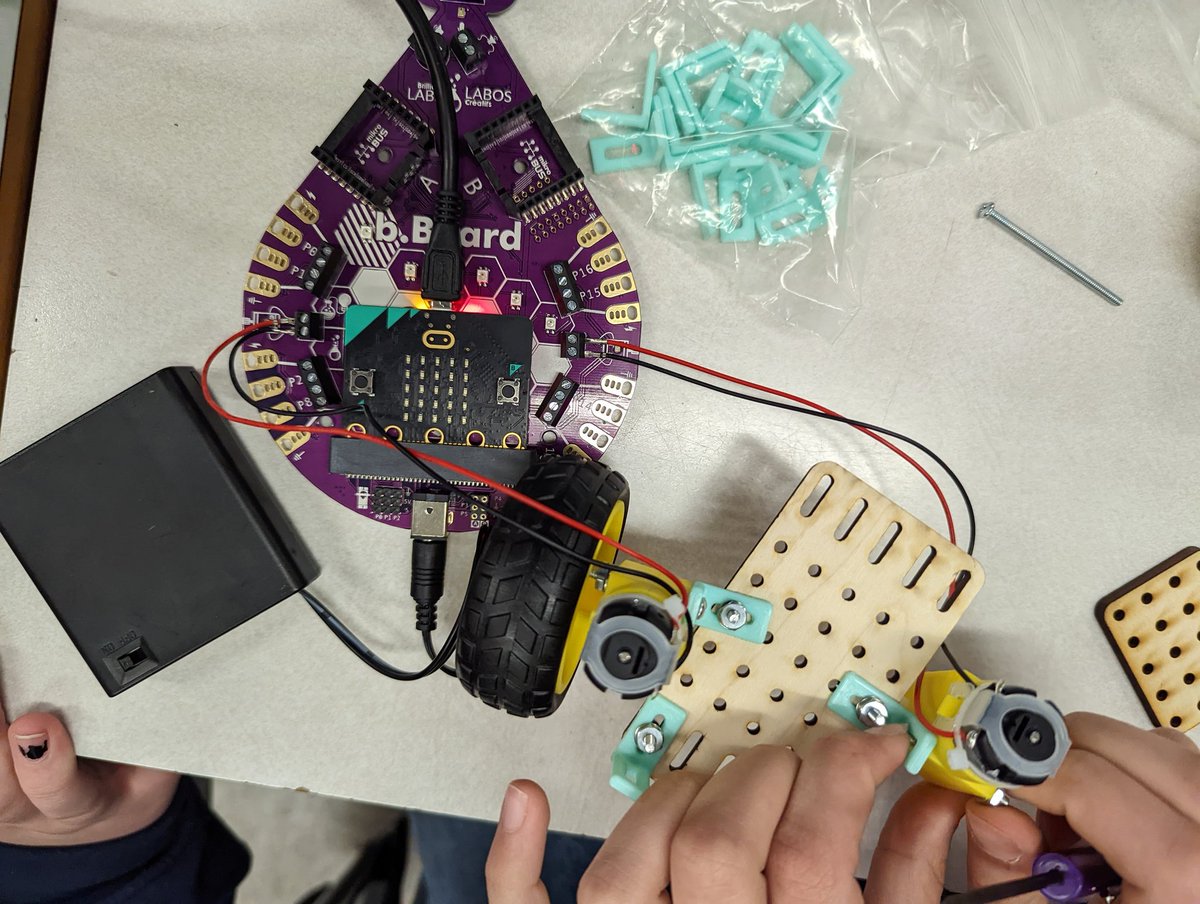 MrHennigar's tweet photo. #MissionMars is 🤯

There was so much problem solving and creative thinking in this grade 9 class at CEC today. Coding wheel motors, and designing their Mars rovers. @CCRCE_NS @ccrcetech #MakeSomethingBrilliant
@brilliant_labs @sarah_sarahryan @webber_bl https://t.co/Qq8hkVxgH1