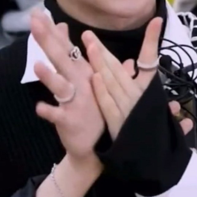 Hyunlix başka bir boyut 💙🤍
#HyunLix 
#Couplerings 
#Homaika #Dior