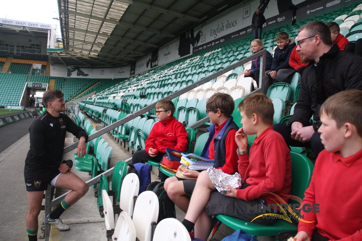 MintridgeFDN's tweet photo. I WANNA BE IN THAT NUMBER!
Thank you @SaintsRugby for an incredible day. We joined the Captain's Run ahead of their @Harlequins match.
@PrimaryHoughton gained behind the scenes access &amp; were joined by our Ambassador, @GeorgeFurbank  who gave his insight into top class sport life. https://t.co/tLkOZaTzxL