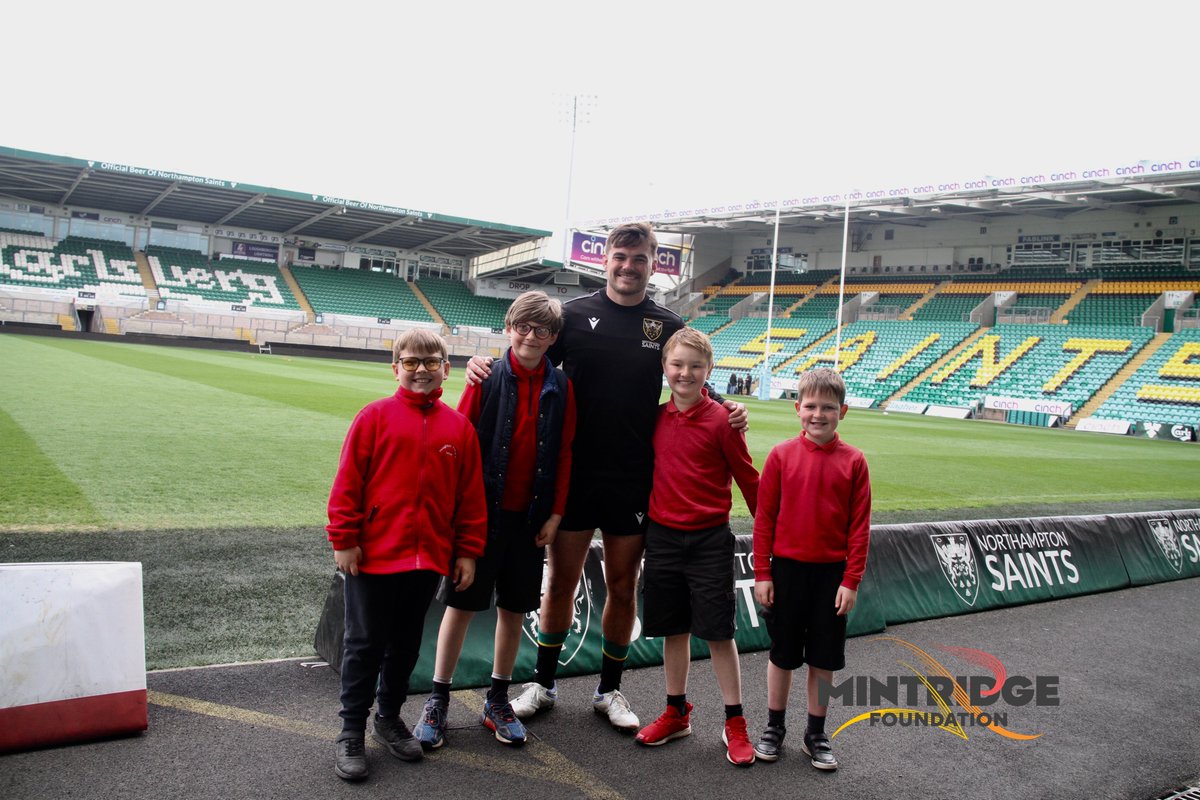MintridgeFDN's tweet photo. I WANNA BE IN THAT NUMBER!
Thank you @SaintsRugby for an incredible day. We joined the Captain's Run ahead of their @Harlequins match.
@PrimaryHoughton gained behind the scenes access &amp; were joined by our Ambassador, @GeorgeFurbank  who gave his insight into top class sport life. https://t.co/tLkOZaTzxL
