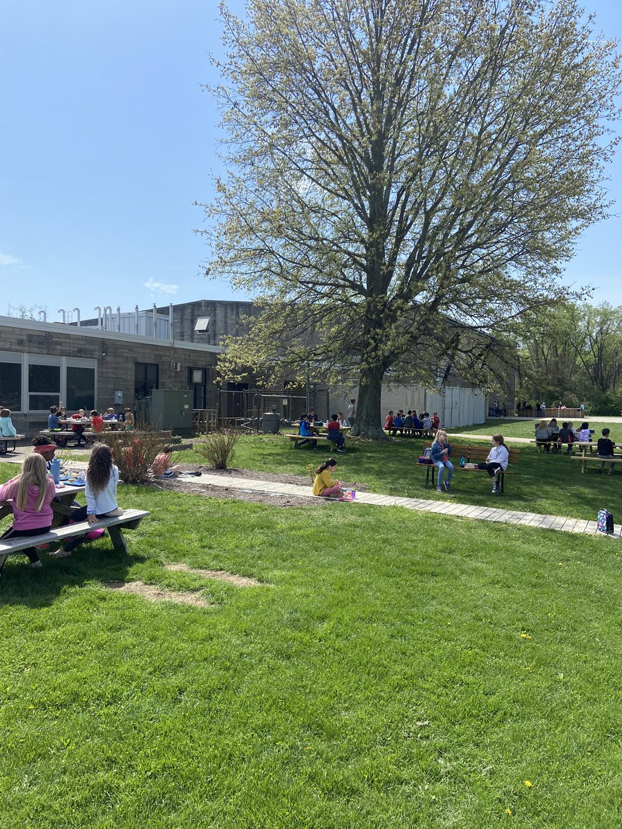 Binford students enjoying their outdoor dining again! <a href="/MCCSC_EDU/">Monroe County CSC</a>