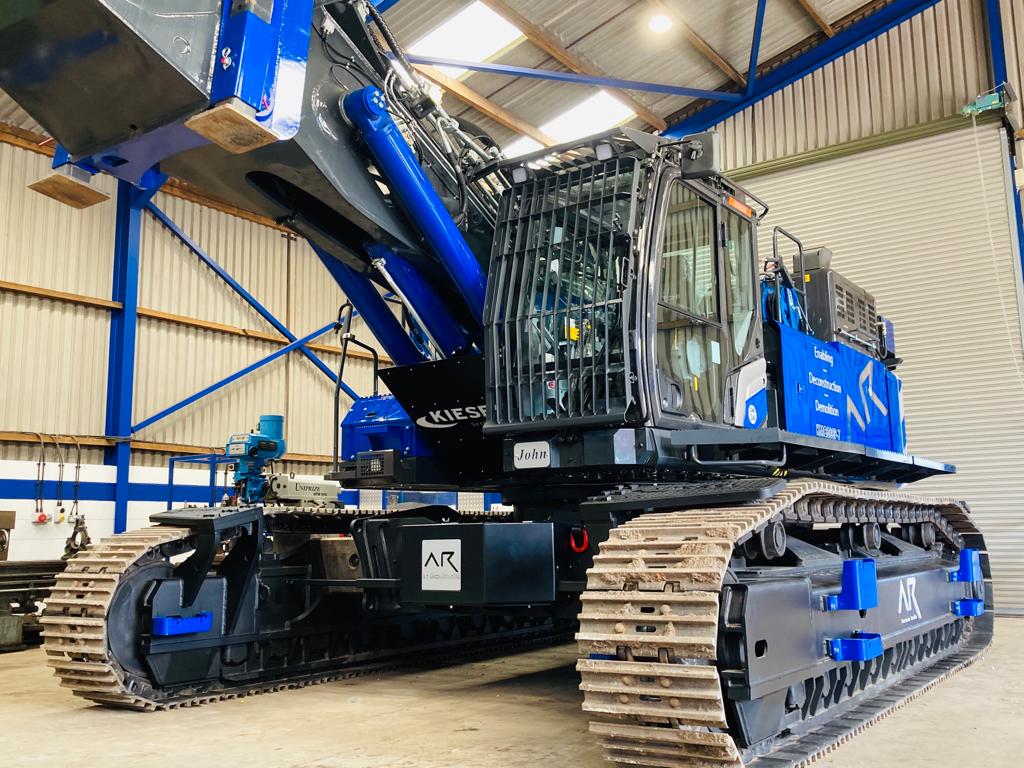 ardemolitionltd's tweet photo. It’s arrived! Our new #KMC600P-7 with crane technology. The concept is a UK first – three quick release arms, integrated dust suppression all with a 34m telescopic reach.
Reducing down-time and increasing #efficiency.
#AR #TheEnablingPartner #innovation #demolition https://t.co/LNpcIkRWeg